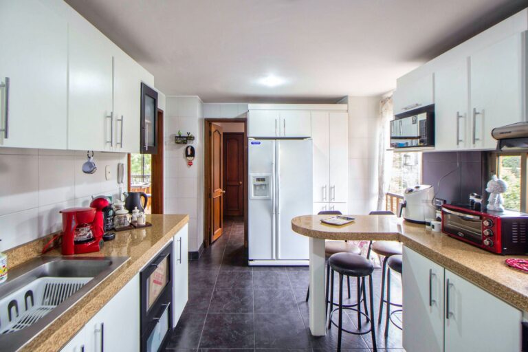 Is It Cheaper To Build Kitchen Cabinets?